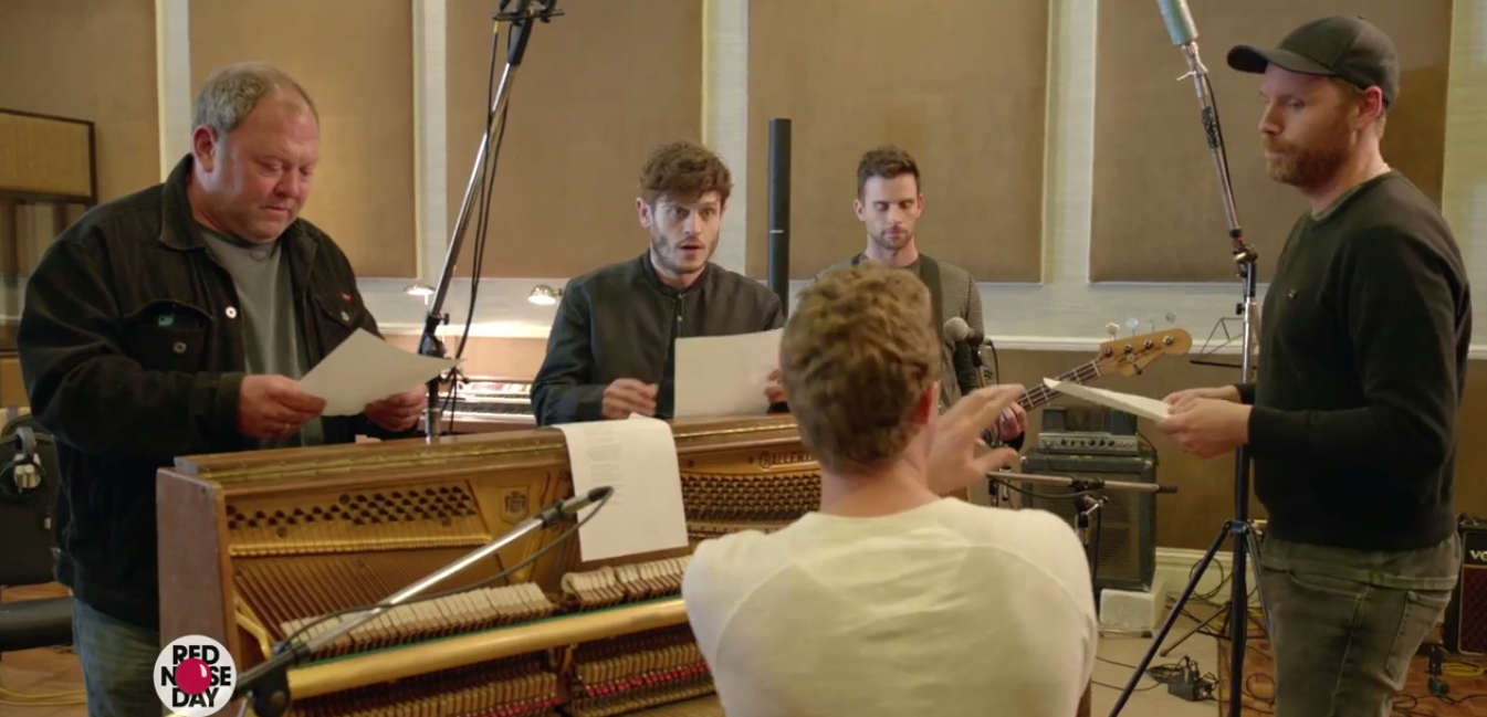 Image source: Mark Addy (Robert Baratheon) and Iwan Rheon (Ramsay Bolton) with Coldplay Image source: Screen grab/ YouTube